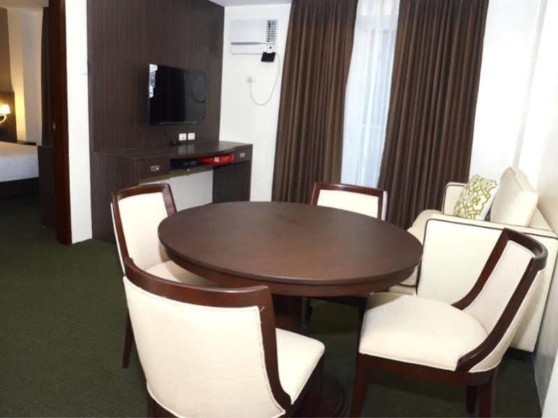 Stradella Hotel Pasig City Extérieur photo