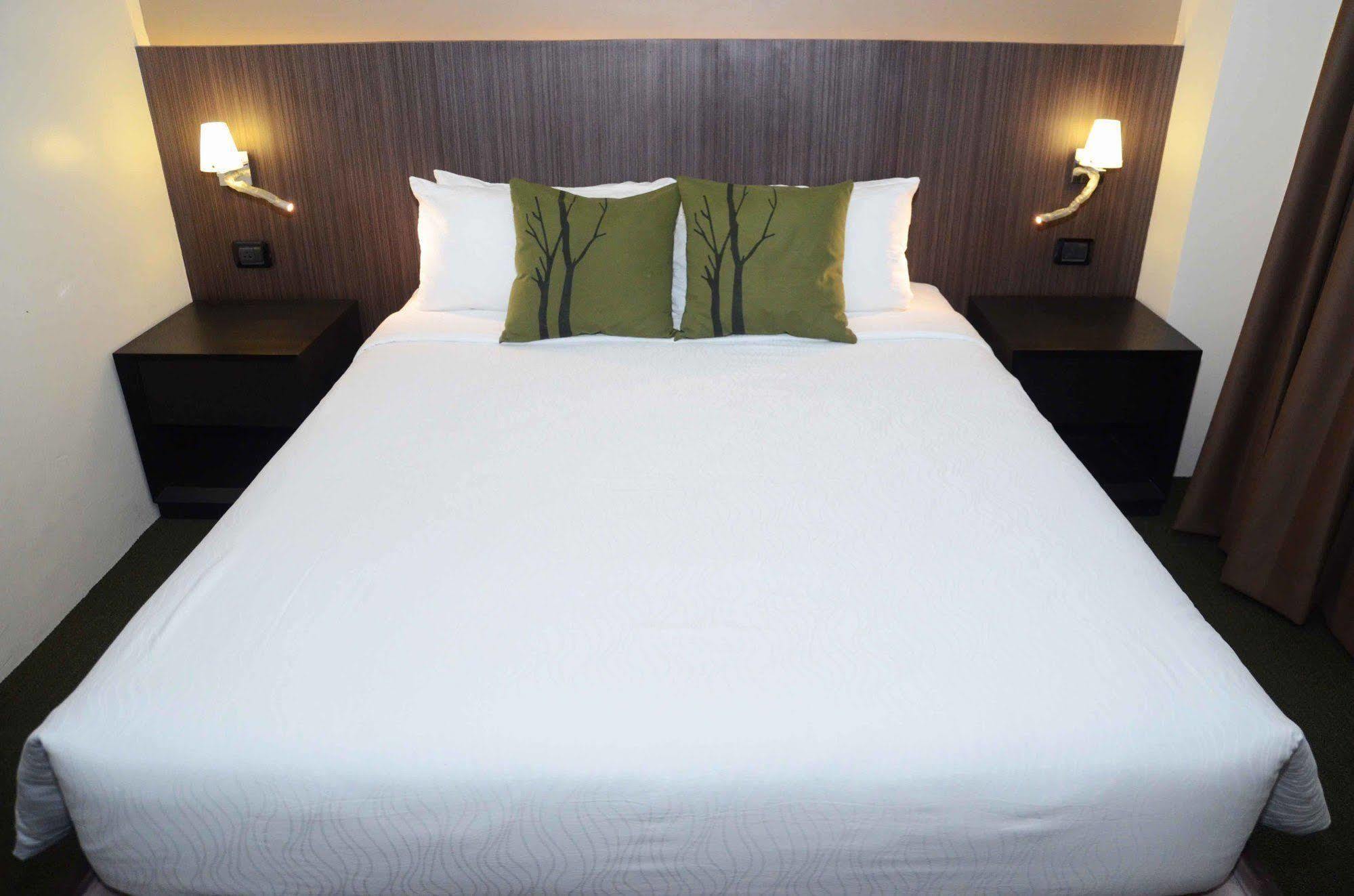 Stradella Hotel Pasig City Extérieur photo