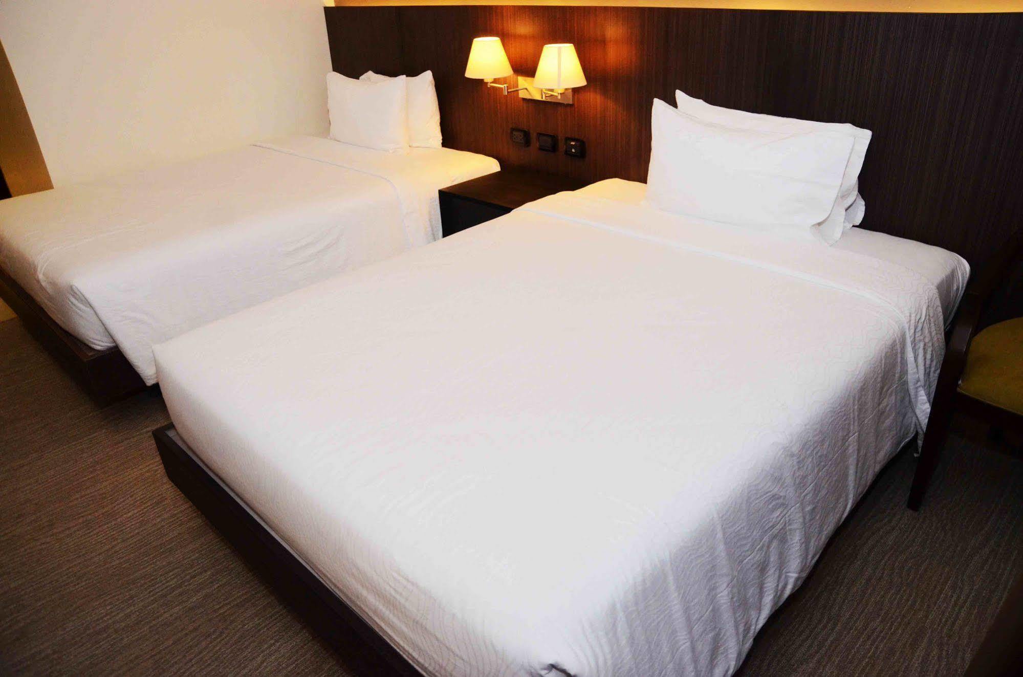 Stradella Hotel Pasig City Extérieur photo